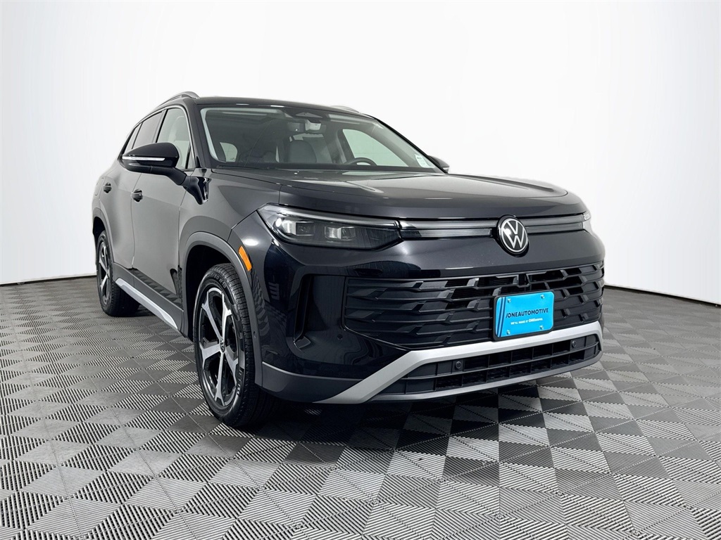 2025 Volkswagen Tiguan SE photo 3