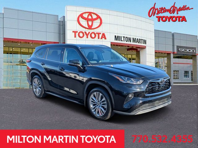 2022 Toyota Highlander Platinum's photo