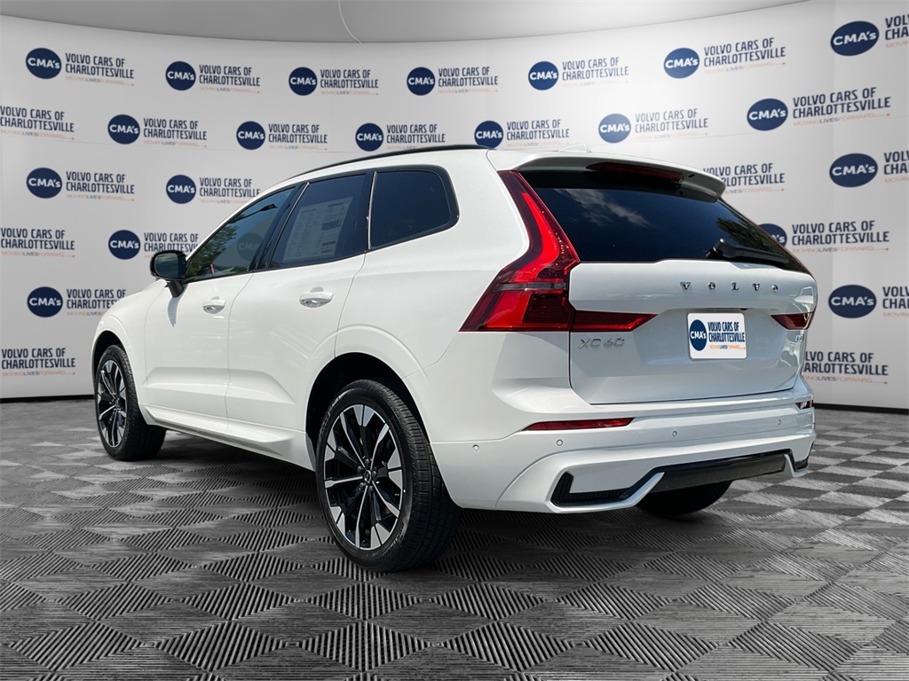 2026 Volvo XC60 B5 Plus photo 3