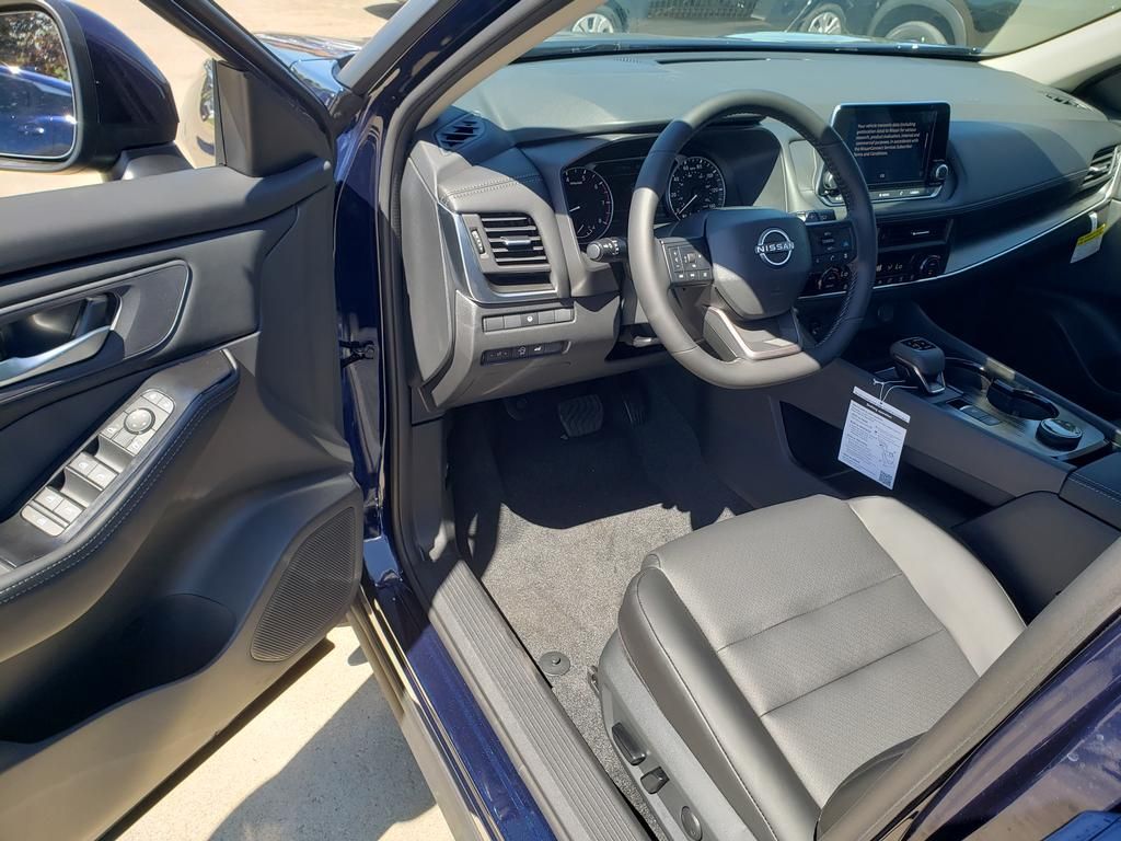 2026 Nissan Rogue SV photo 5
