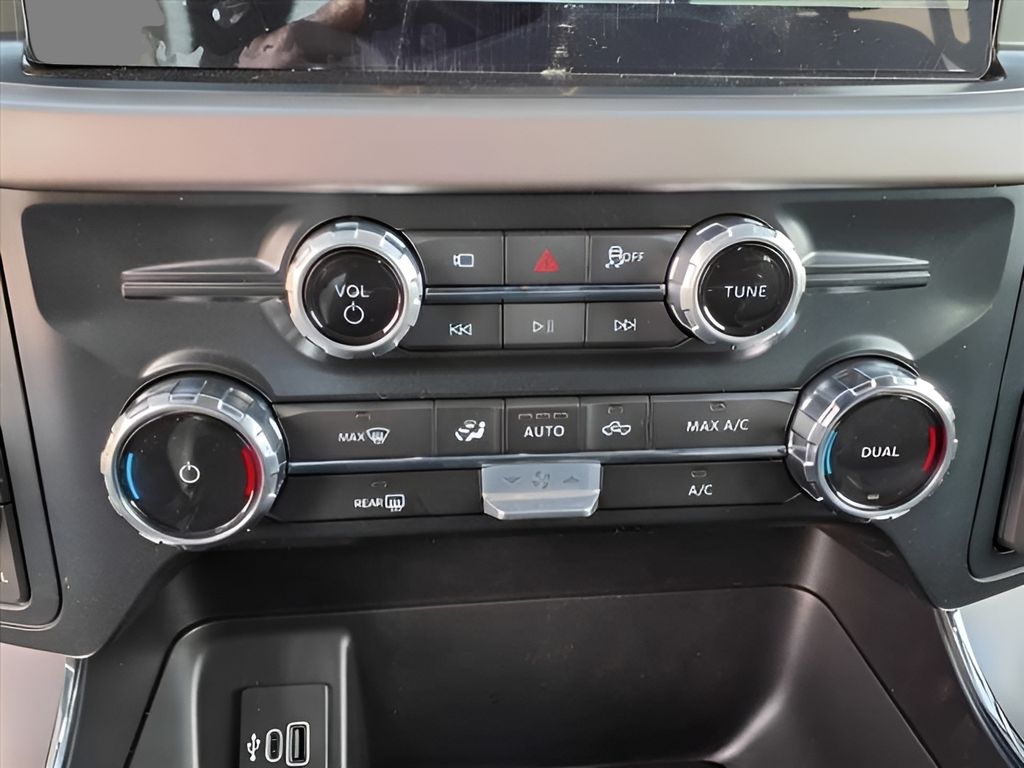 2025 Ford F-150 XLT photo 22