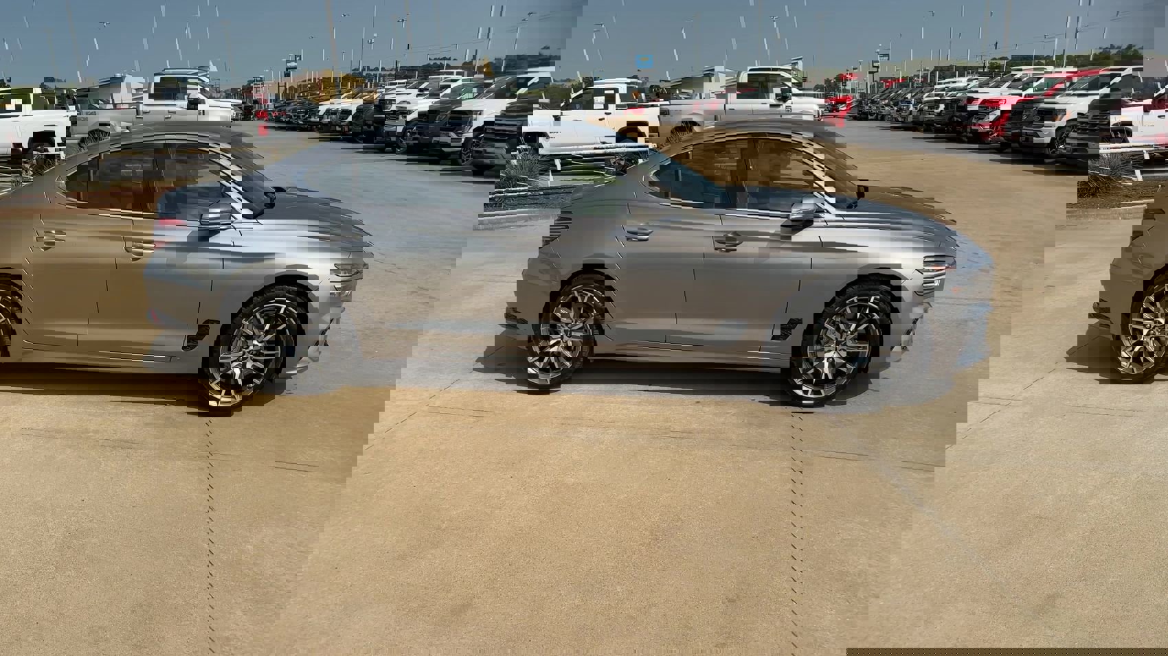 2024 Genesis G70 2.5T photo 9
