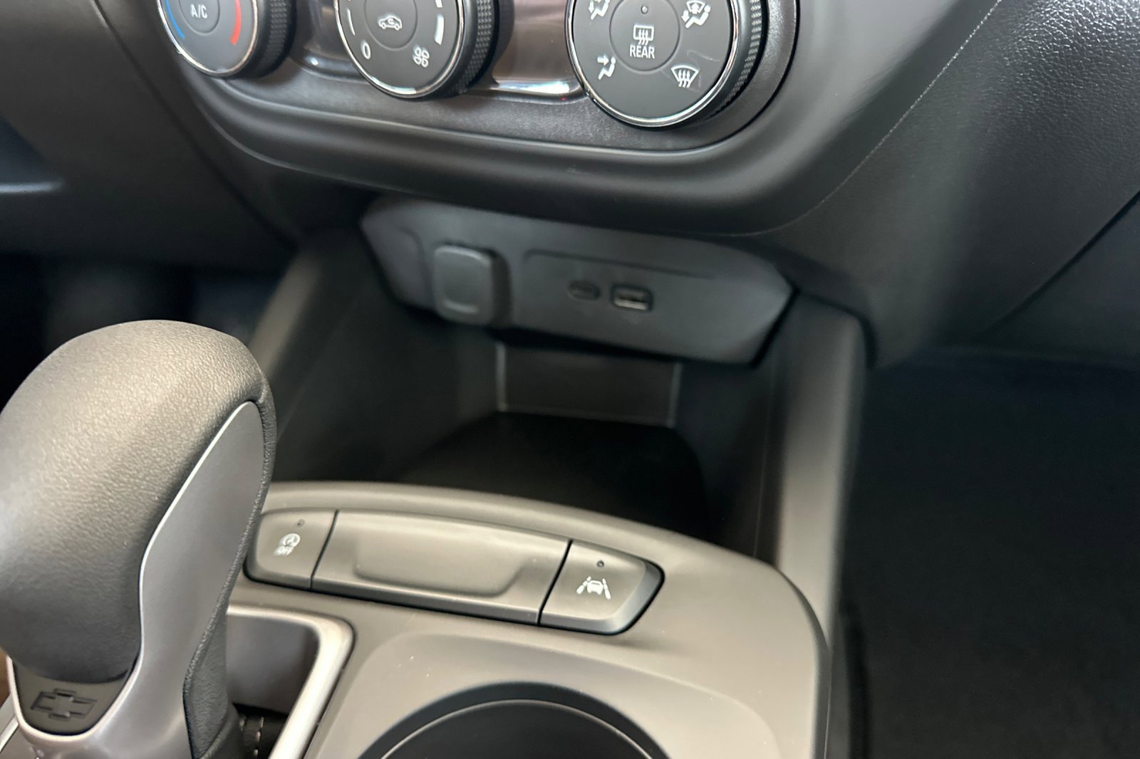 2025 Chevrolet Trax LS photo 24