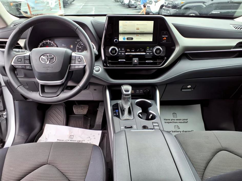 2024 Toyota Highlander LE photo 19