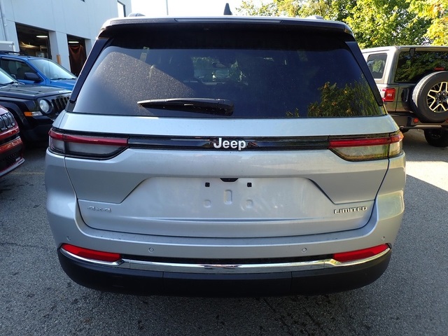 2025 Jeep Grand Cherokee Limited photo 3