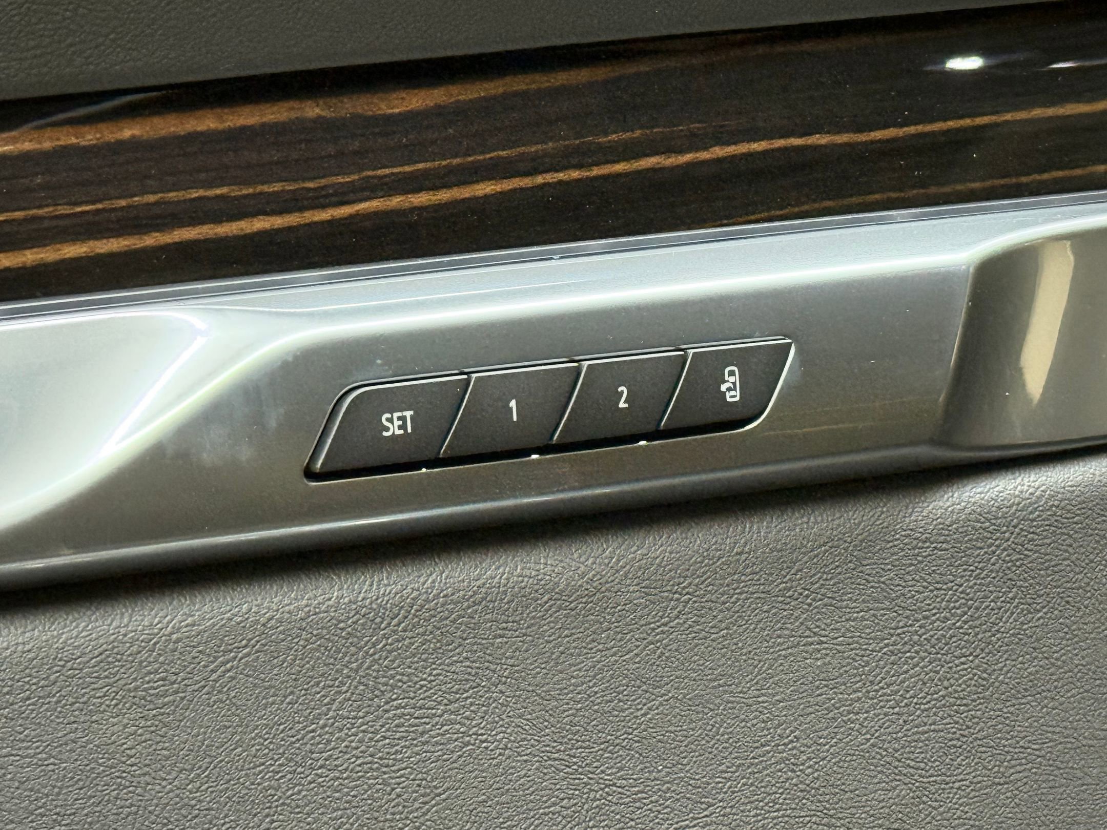 2025 Cadillac Escalade ESV Luxury photo 14