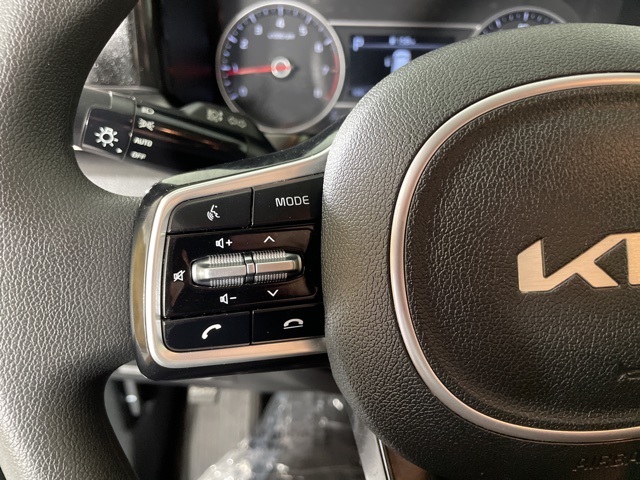 2022 Kia Sorento LX photo 16
