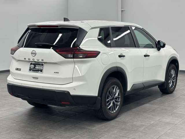 2024 Nissan Rogue S photo 2