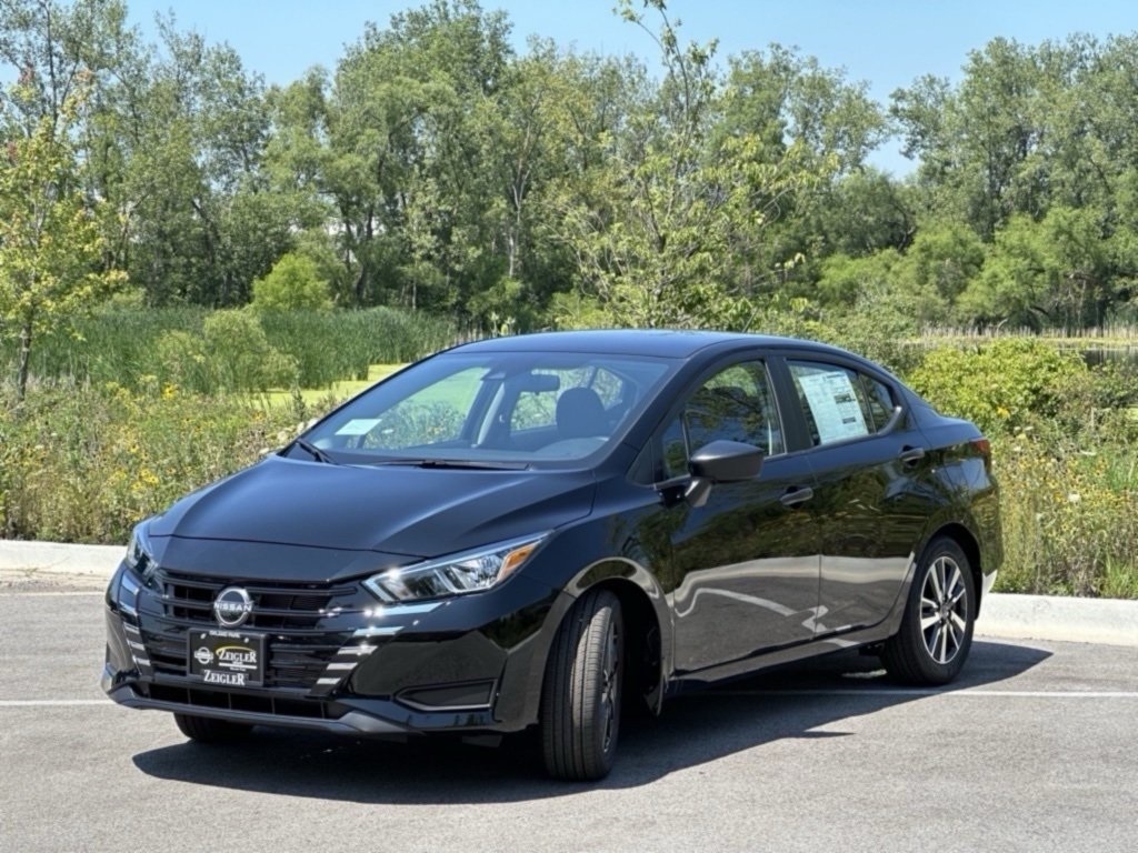 2025 Nissan Versa S photo 4