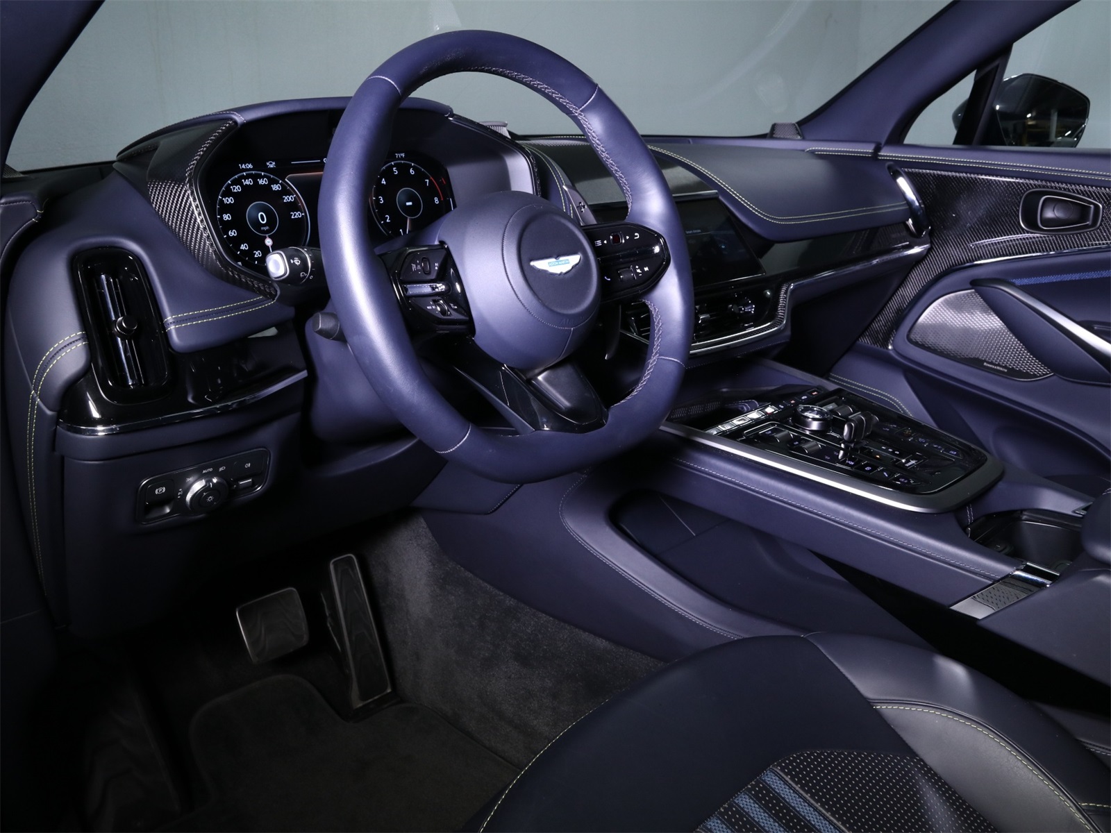 2025 Aston Martin DBX AM8 DBX707 photo 3