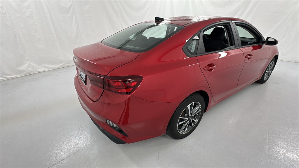 2023 Kia Forte LXS photo 3
