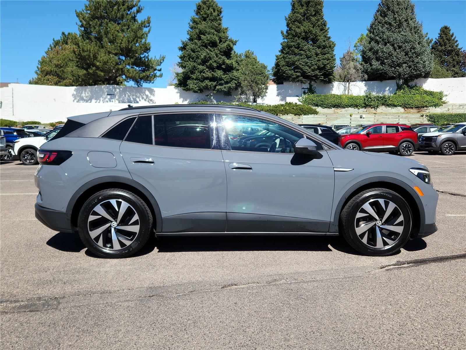 2023 Volkswagen ID.4 Pro photo 2