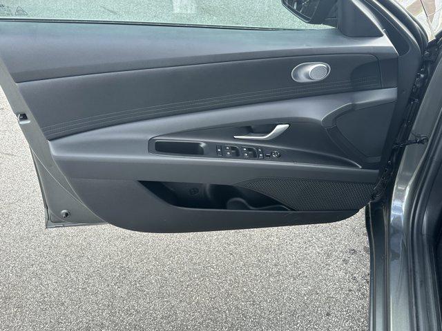 2025 Hyundai Elantra SE photo 10