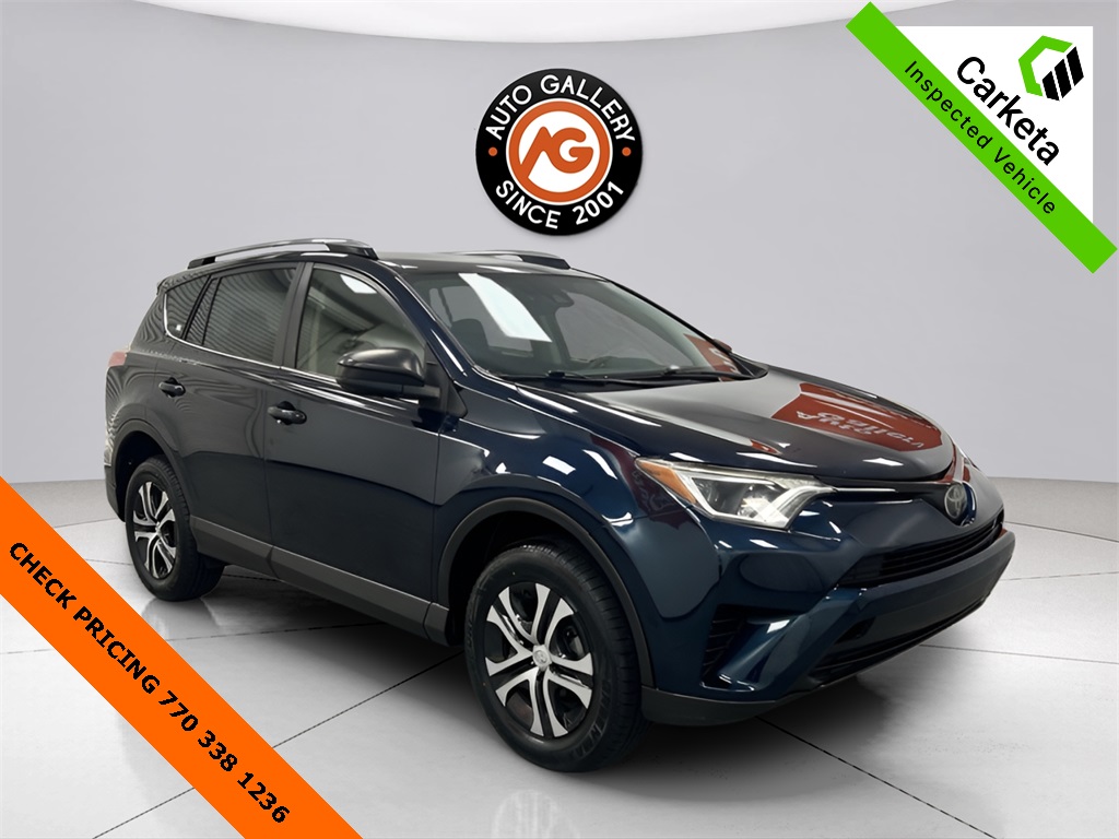 2018 Toyota RAV4 LE's photo