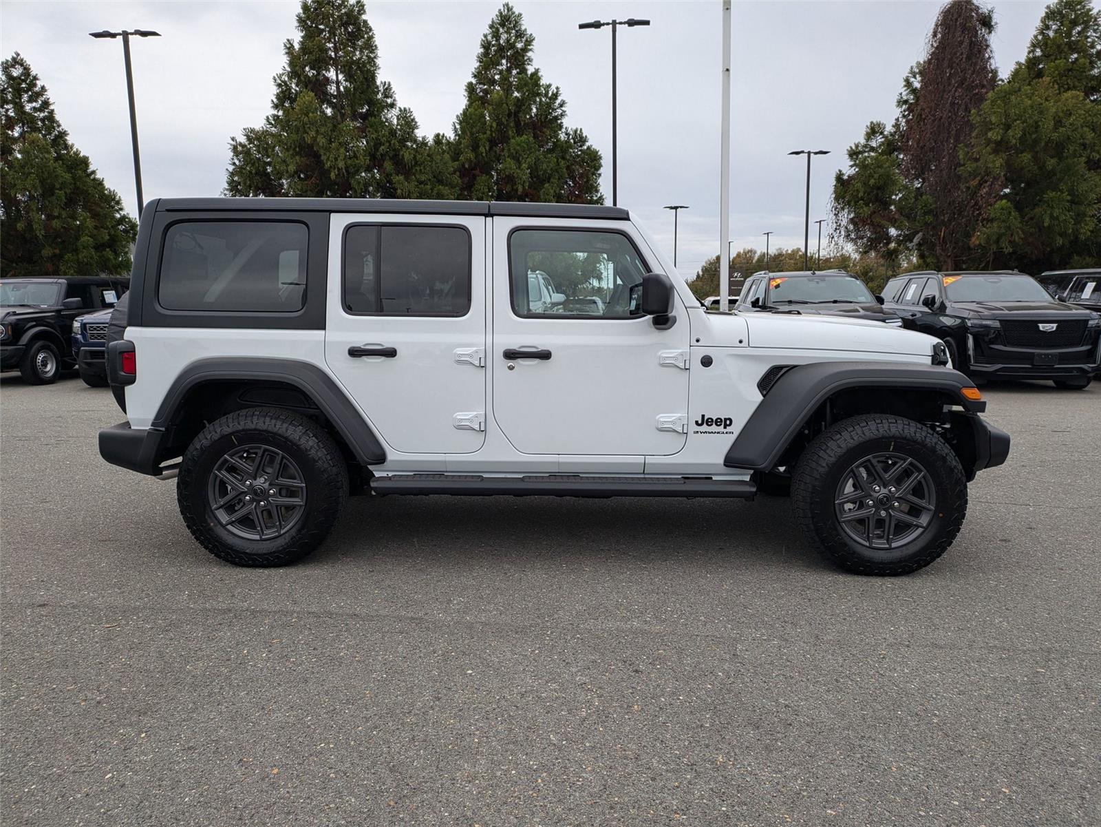2025 Jeep Wrangler Sport S photo 4