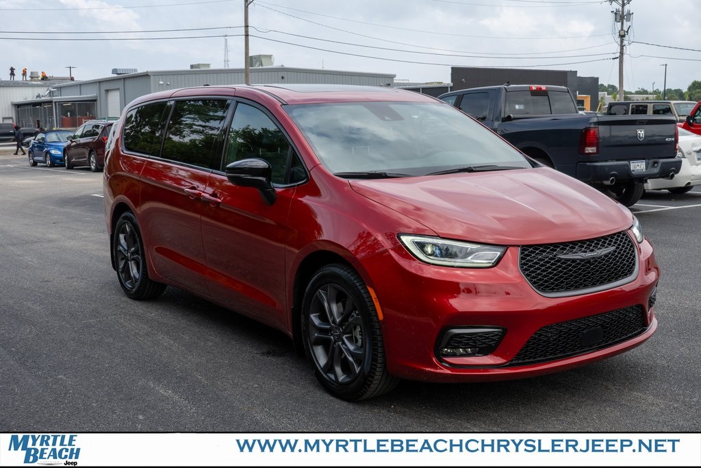 2026 Chrysler Pacifica photo 6