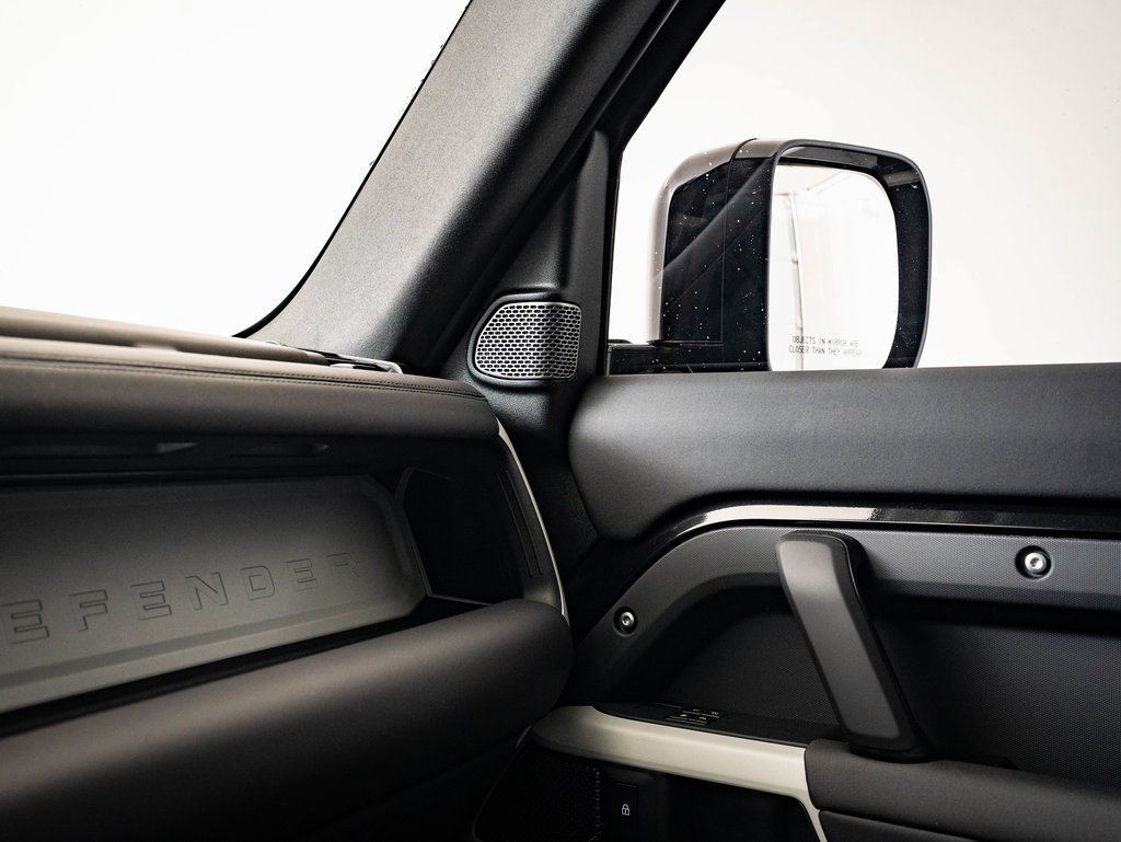 2024 Land Rover Defender 110 S photo 31