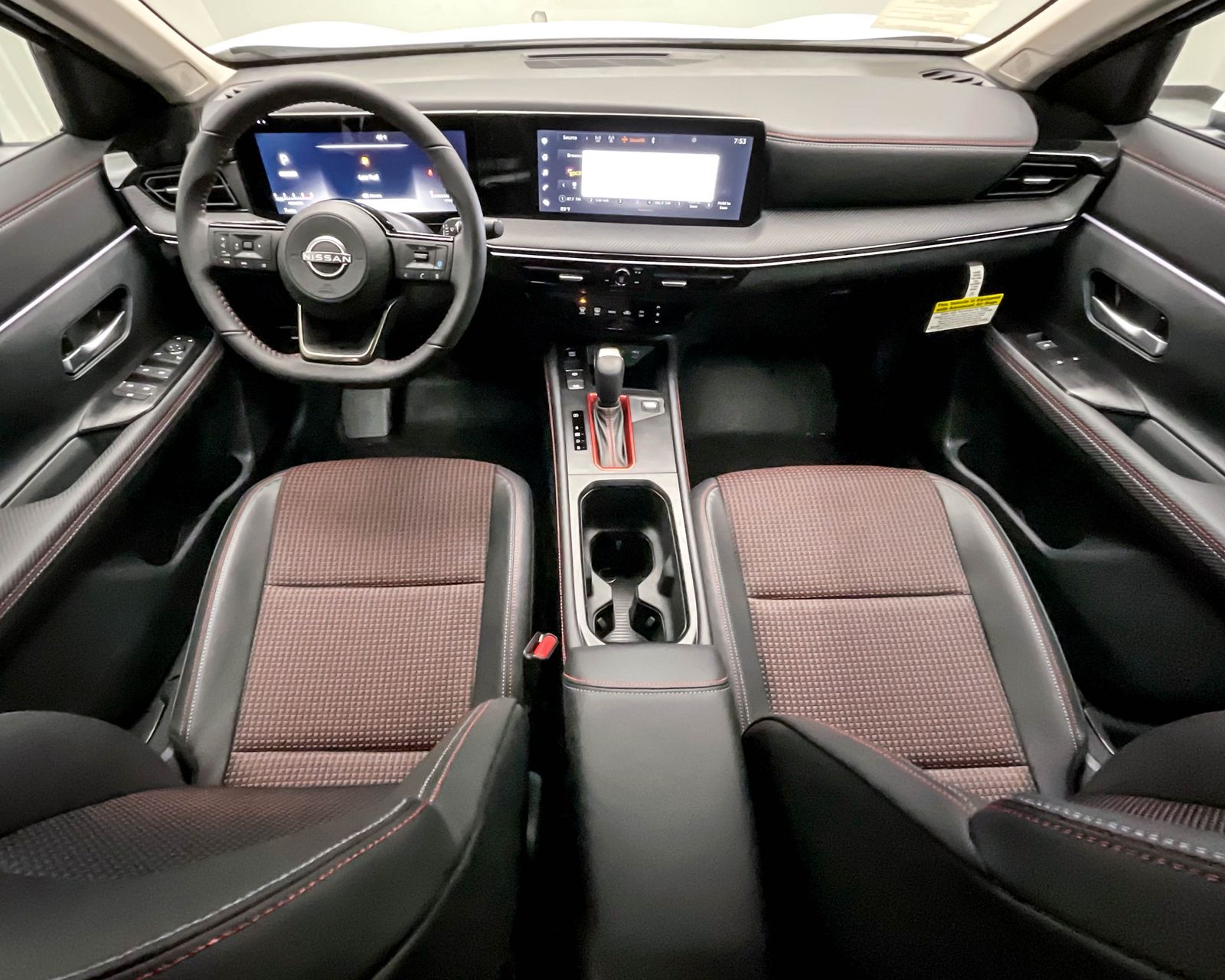 2025 Nissan Kicks SR photo 9