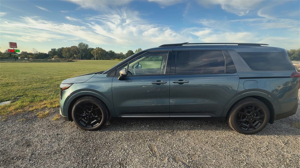2025 Kia Carnival SX Prestige photo 2