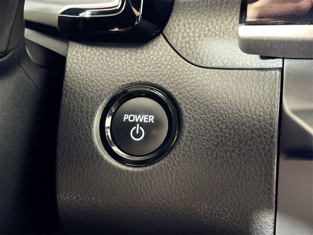 2025 Toyota Camry SE photo 34