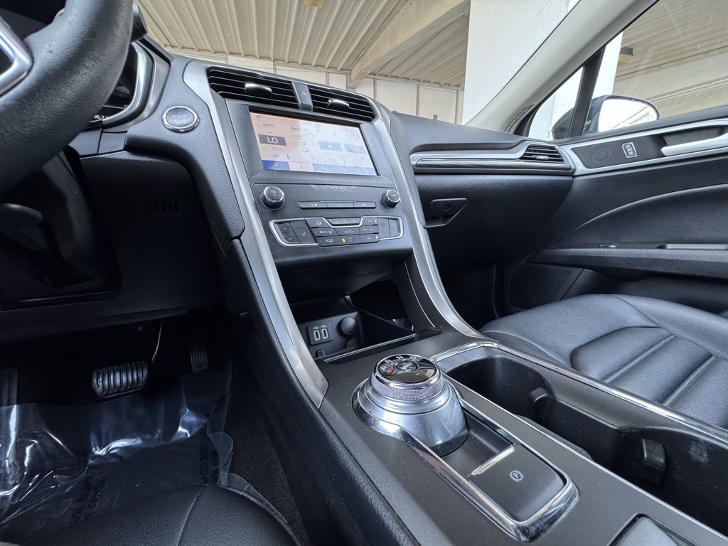2020 Ford Fusion SEL photo 23
