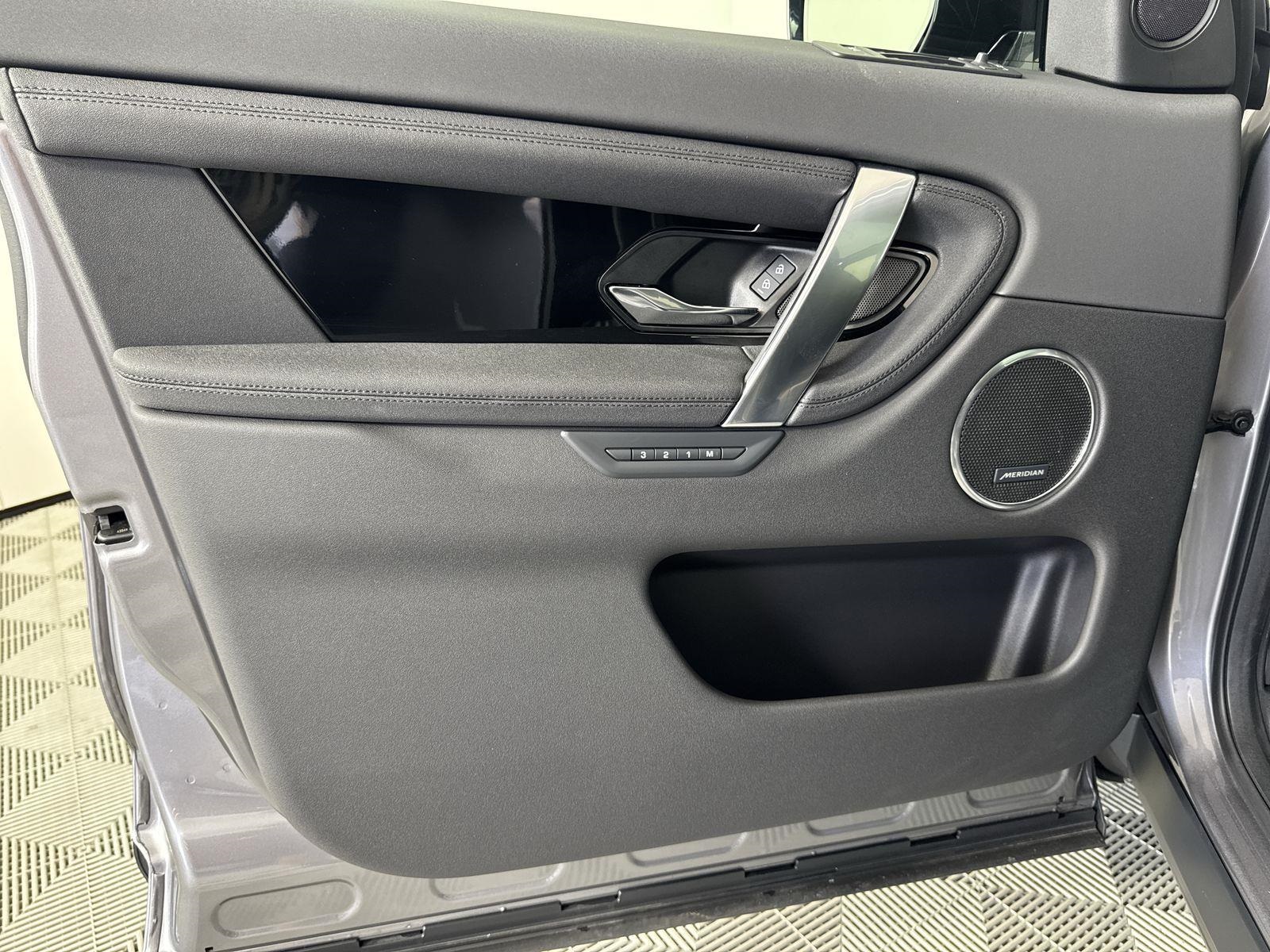 2025 Land Rover Discovery Sport S photo 20