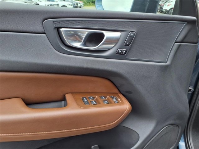 2023 Volvo XC60 Plus photo 14