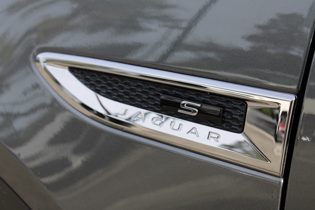 2019 Jaguar E-PACE S photo 11