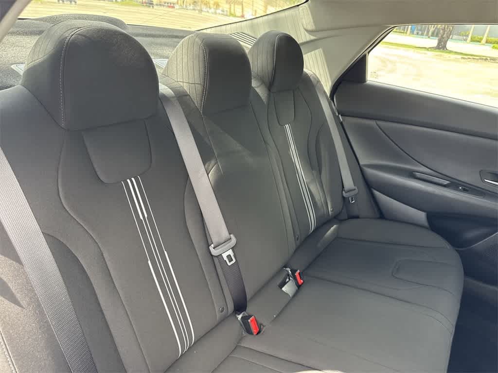 2024 Hyundai Elantra SEL photo 22