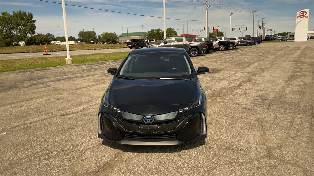 2021 Toyota Prius Prime LE photo 3