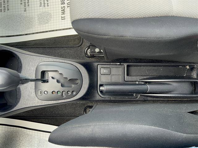 2013 Toyota Yaris L photo 17