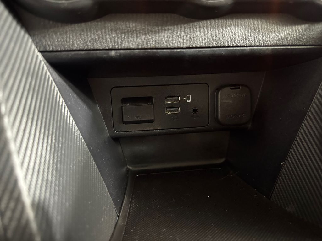 2020 Toyota Yaris L photo 28