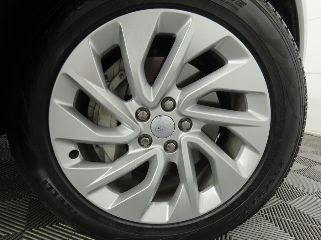 2024 Land Rover Discovery P300 S photo 30