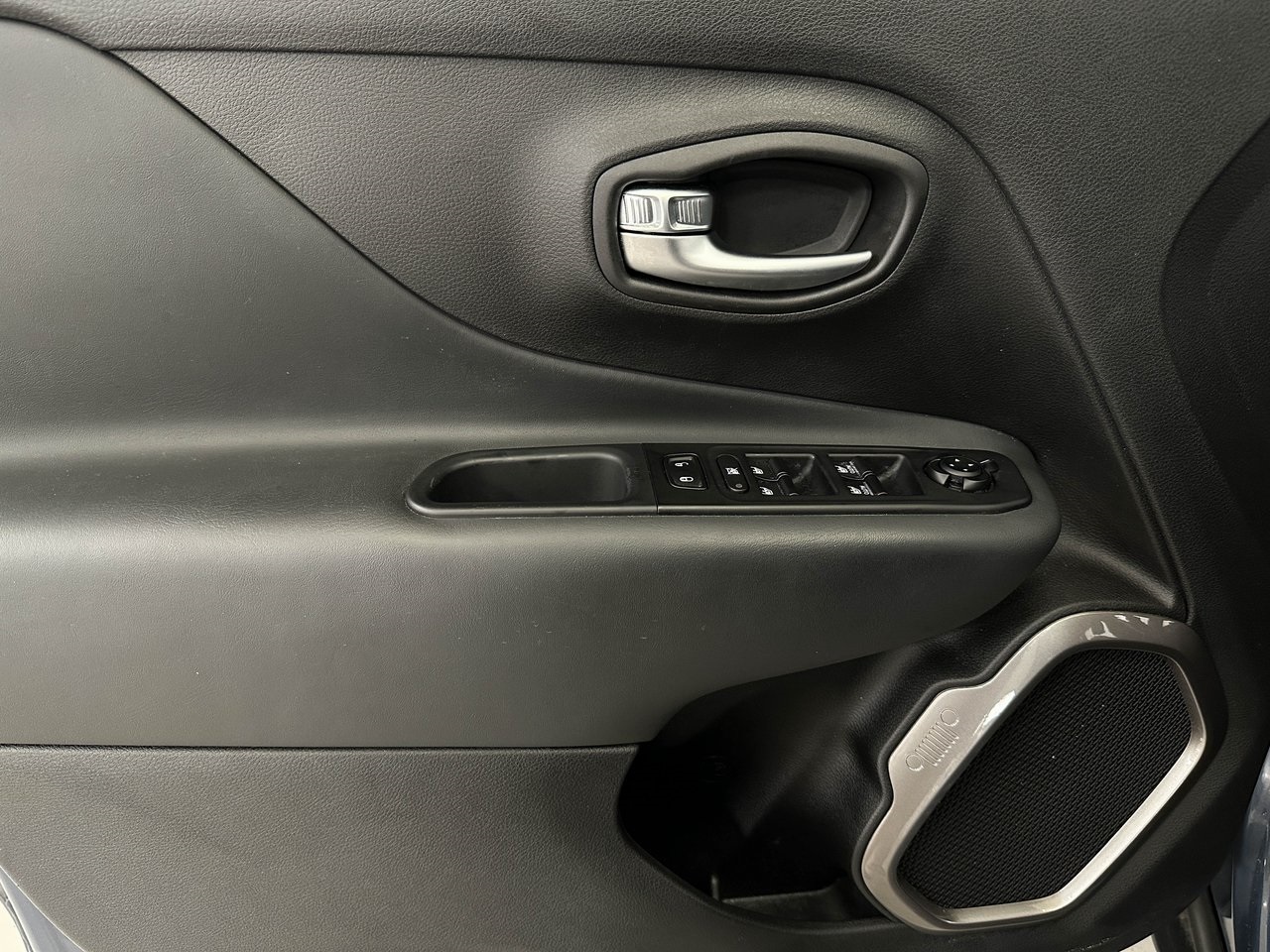 2022 Jeep Renegade Latitude photo 21