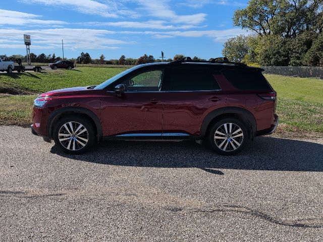 2022 Nissan Pathfinder Platinum photo 2