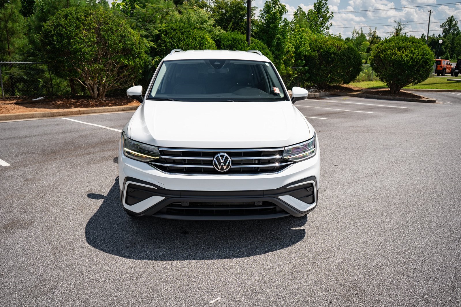 2022 Volkswagen Tiguan SE photo 2