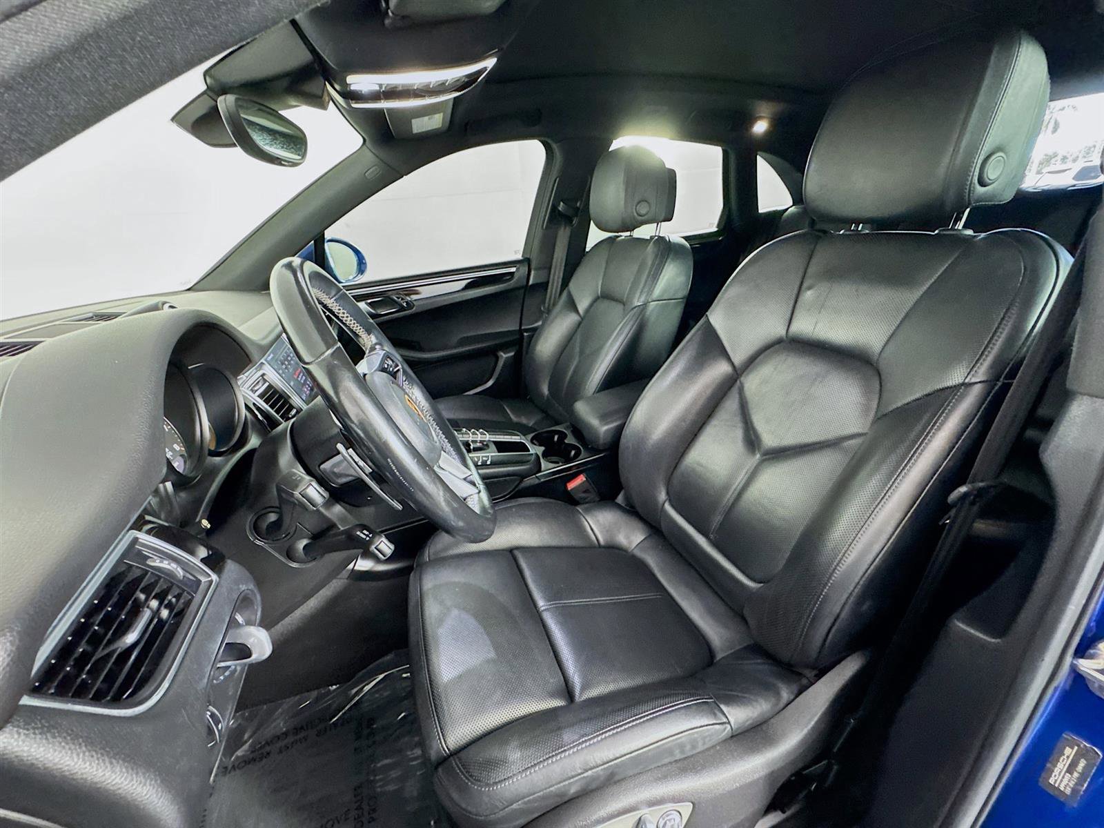 2018 Porsche Macan Base photo 11
