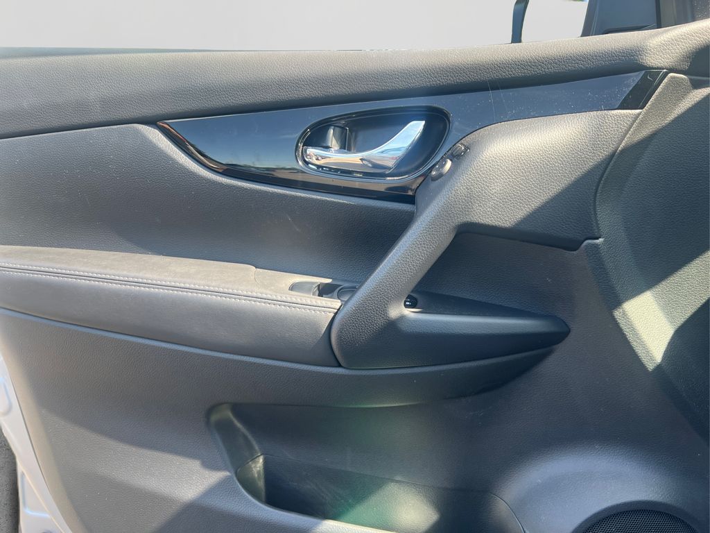 2022 Nissan Rogue Sport SV photo 15