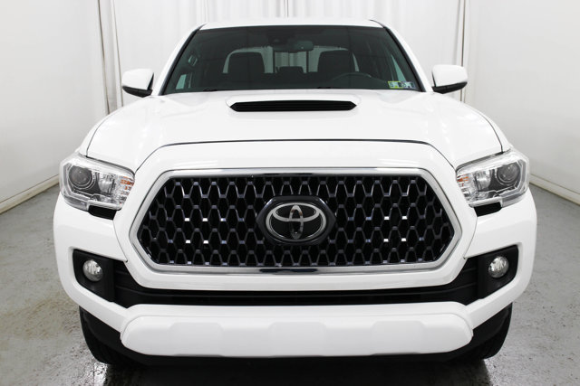 2019 Toyota Tacoma TRD Sport photo 4