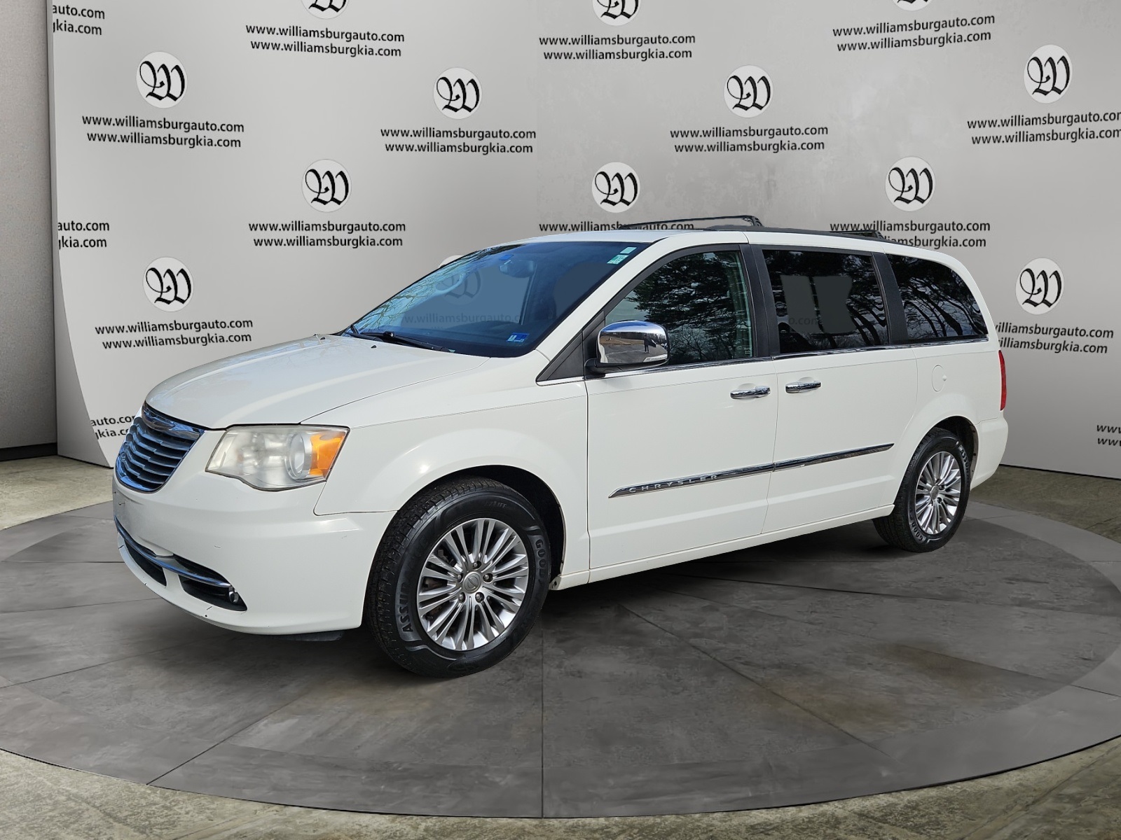 2013 Chrysler Town & Country Touring-L