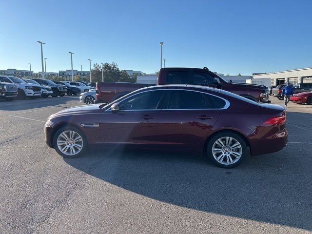 2017 Jaguar XF 35t photo 9