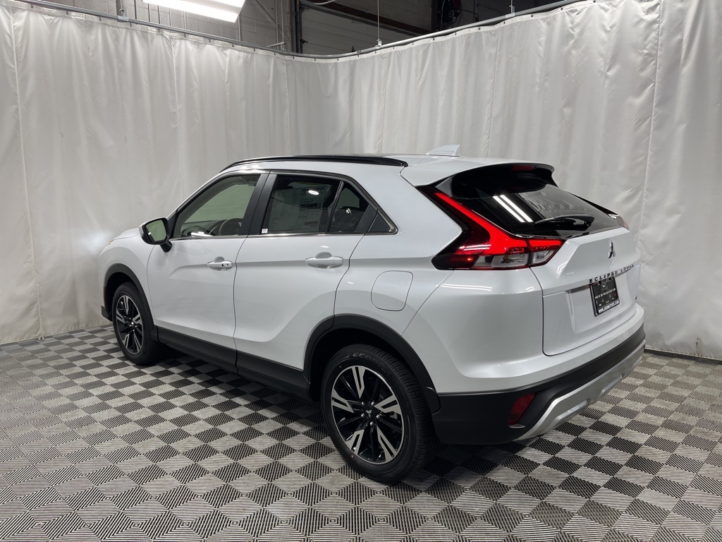 2025 Mitsubishi Eclipse Cross SE photo 3
