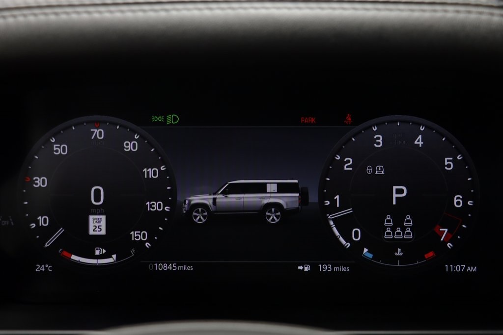 2025 Land Rover Defender 130 X-Dynamic SE photo 8