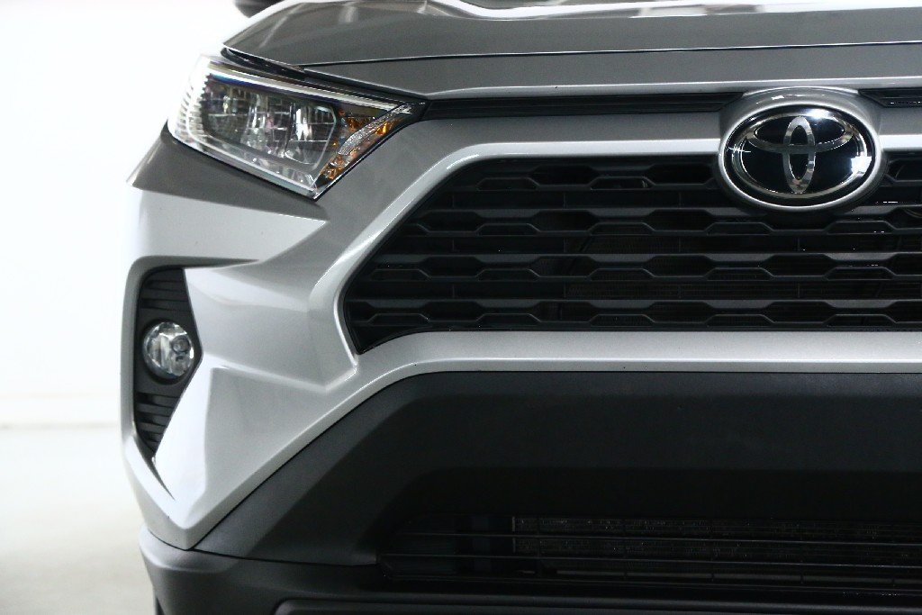 2021 Toyota RAV4 XLE photo 5