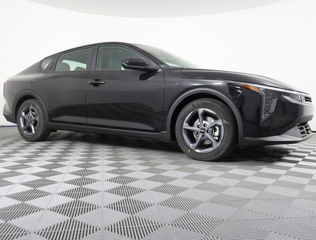 2025 Kia K4 LXS photo 3