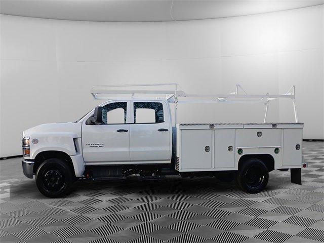 2024 Chevrolet Silverado 5500HD Work Truck photo 2