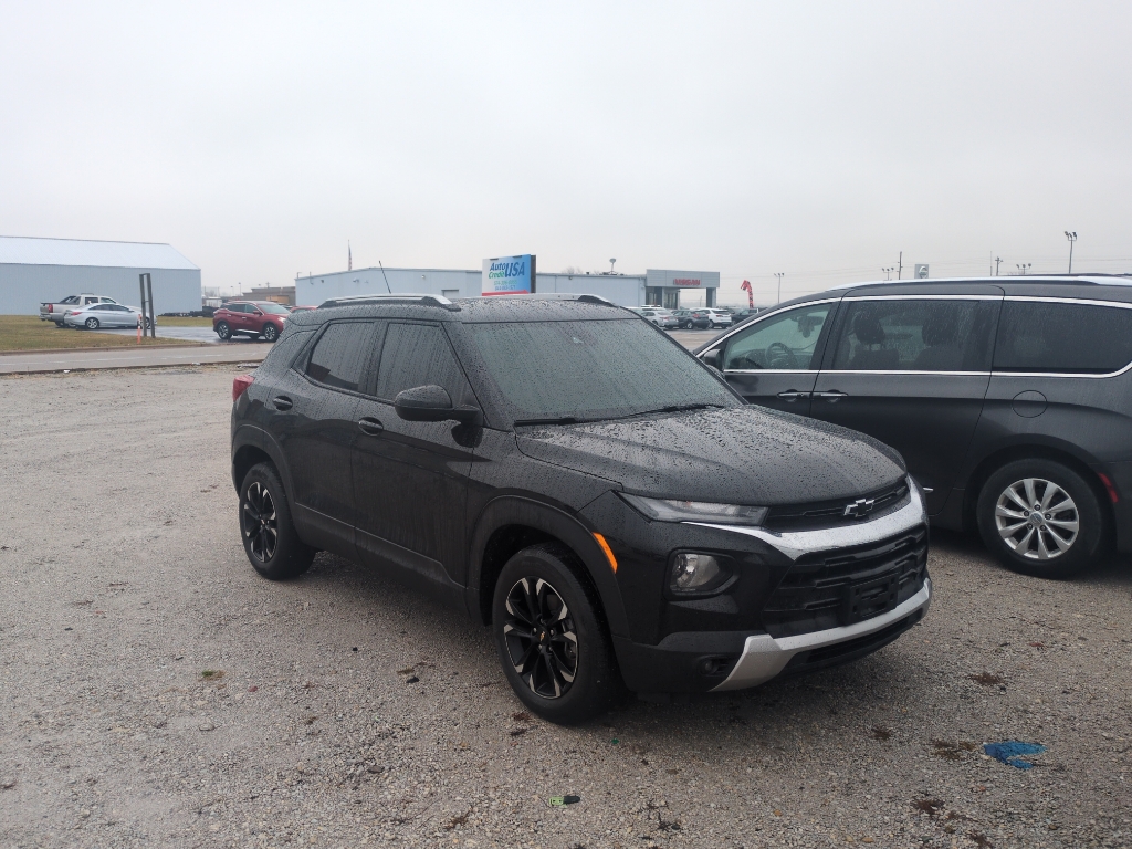 2022 Chevrolet Trailblazer LT photo 2