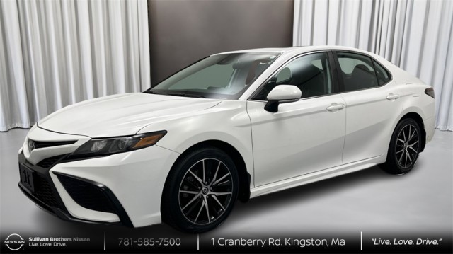 2023 Toyota Camry SE's photo