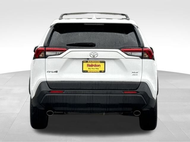 2023 Toyota RAV4 XLE photo 3