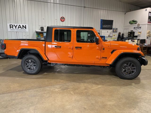 2025 Jeep Gladiator Sport photo 10